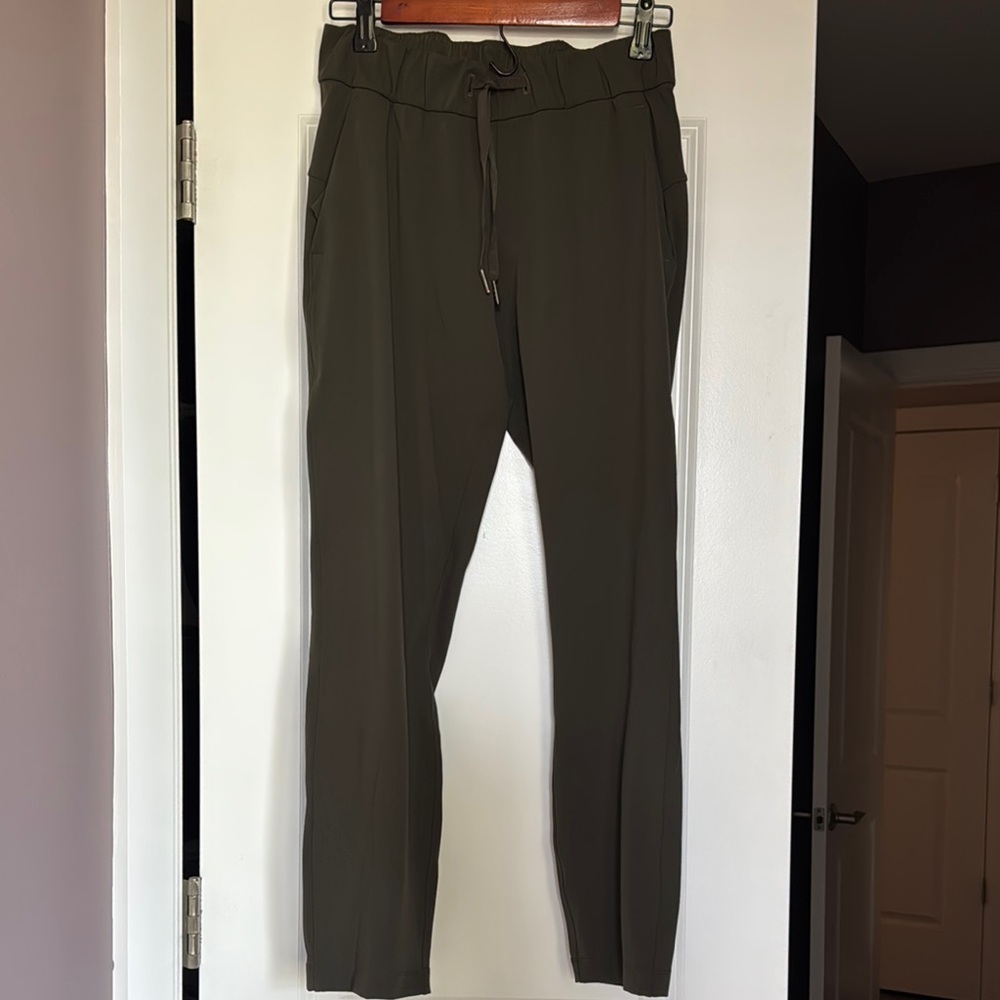 Lululemon on the fly pants